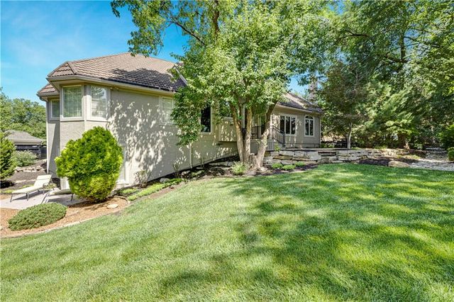 10853 S Cedar Niles Circle, Olathe, KS 66061