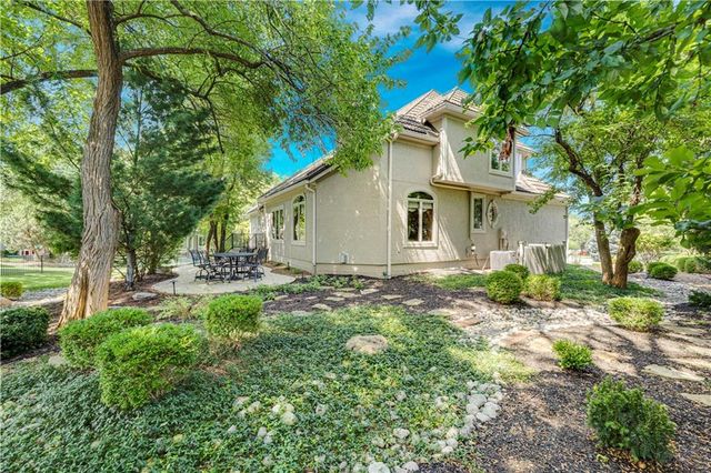 10853 S Cedar Niles Circle, Olathe, KS 66061