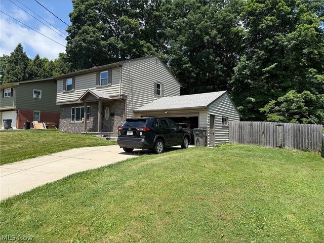 3330 Kingston Lane, Youngstown, OH 44511