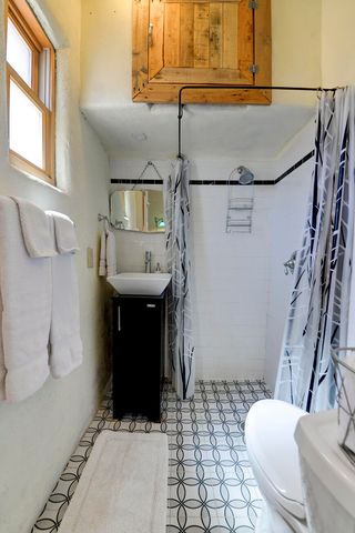 1913 LOMAS Boulevard NW, Albuquerque, NM 87104