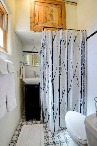 1913 LOMAS Boulevard NW, Albuquerque, NM 87104