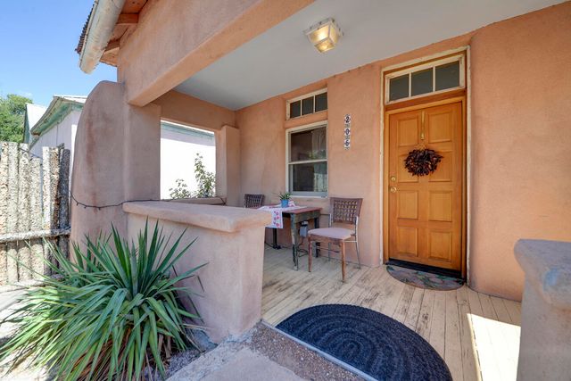 1913 LOMAS Boulevard NW, Albuquerque, NM 87104