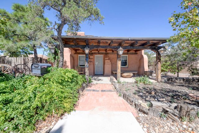 1913 LOMAS Boulevard NW, Albuquerque, NM 87104