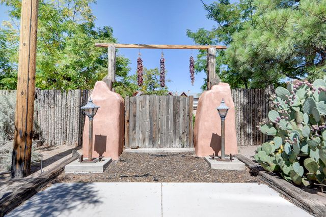 1913 LOMAS Boulevard NW, Albuquerque, NM 87104