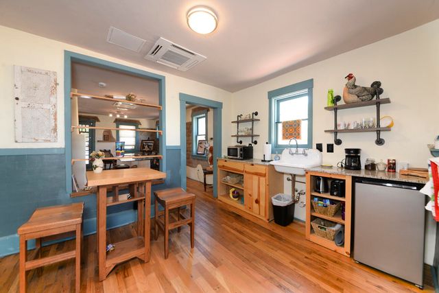 1913 LOMAS Boulevard NW, Albuquerque, NM 87104