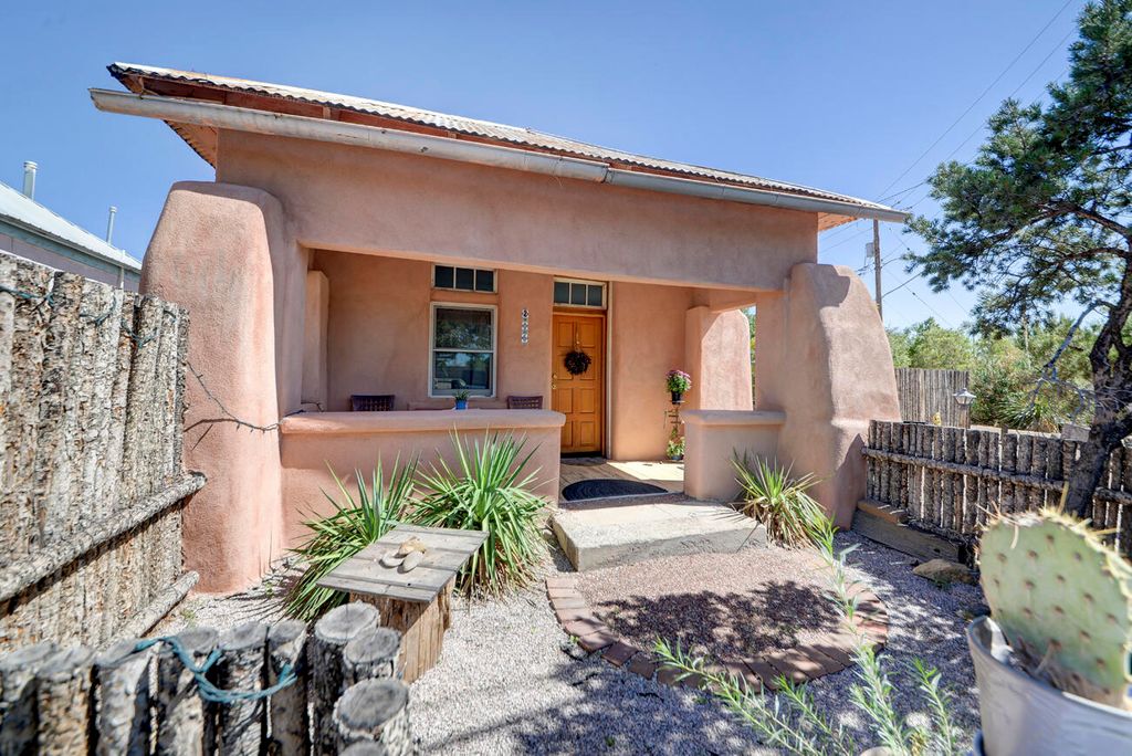 1913 LOMAS Boulevard NW, Albuquerque, NM 87104