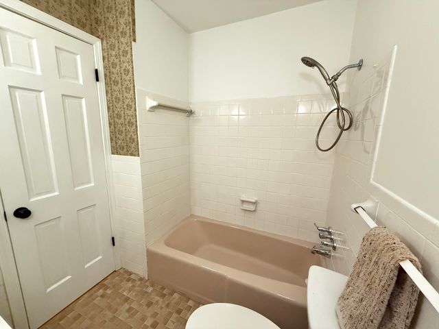 6815 Greenfield Drive, Paducah, KY 42003