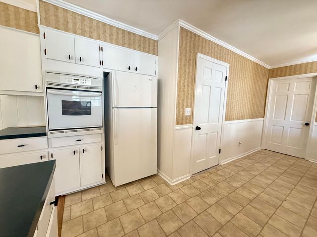 6815 Greenfield Drive, Paducah, KY 42003