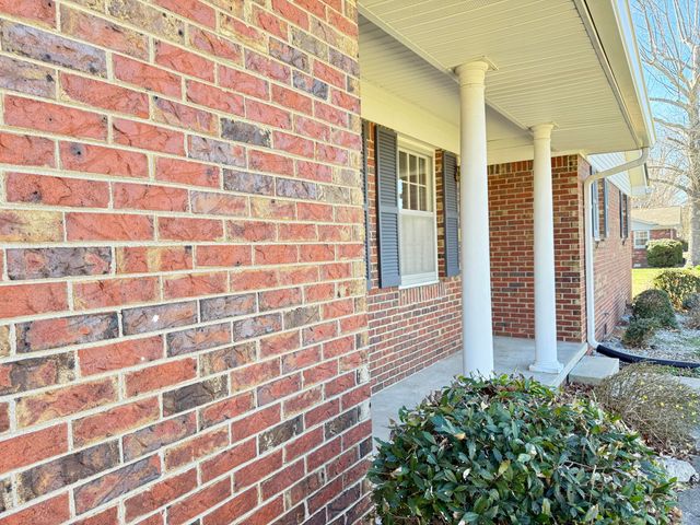 6815 Greenfield Drive, Paducah, KY 42003