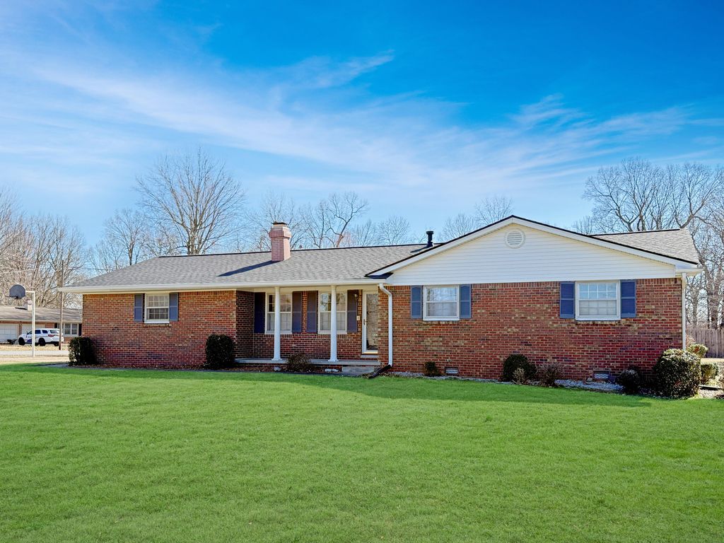 6815 Greenfield Drive, Paducah, KY 42003