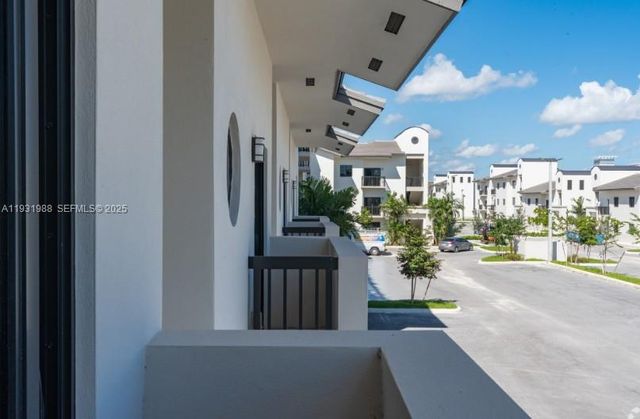 2336 E 4th Ave 104, Hialeah, FL 33013