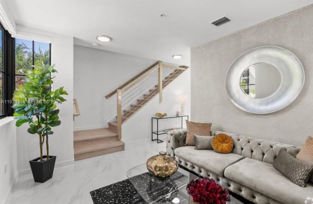 2336 E 4th Ave 104, Hialeah, FL 33013