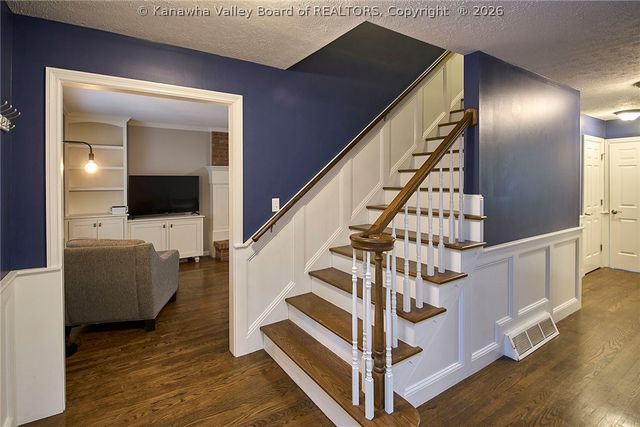 60 Abney Circle, Charleston, WV 25314
