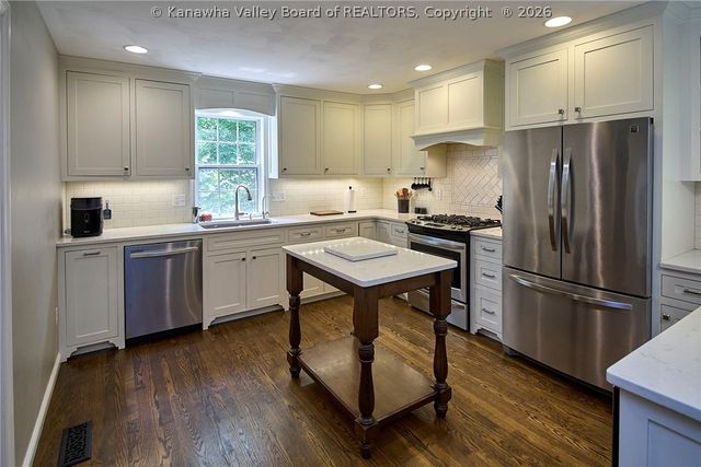60 Abney Circle, Charleston, WV 25314