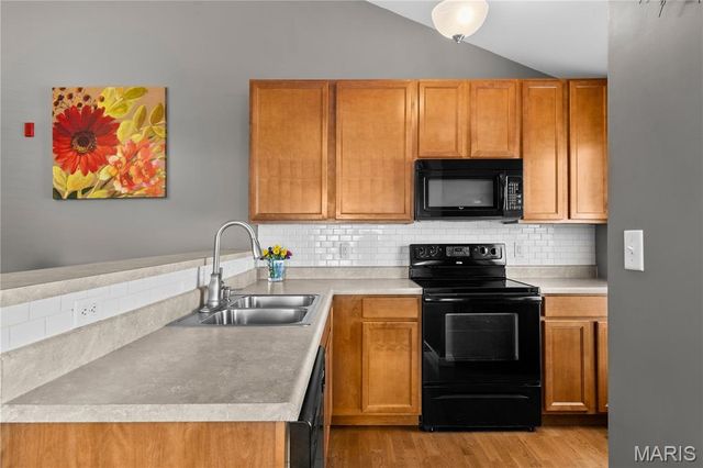 734 Saravalle Drive, St Peters, MO 63376