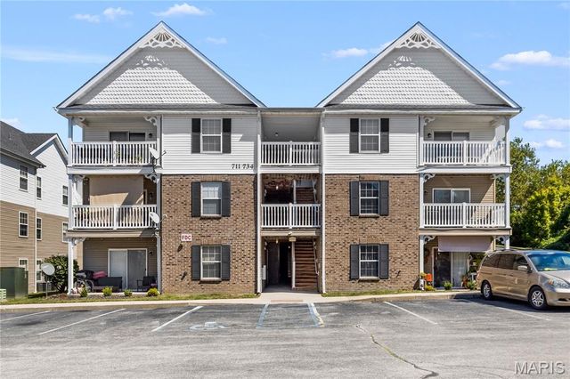 734 Saravalle Drive, St Peters, MO 63376