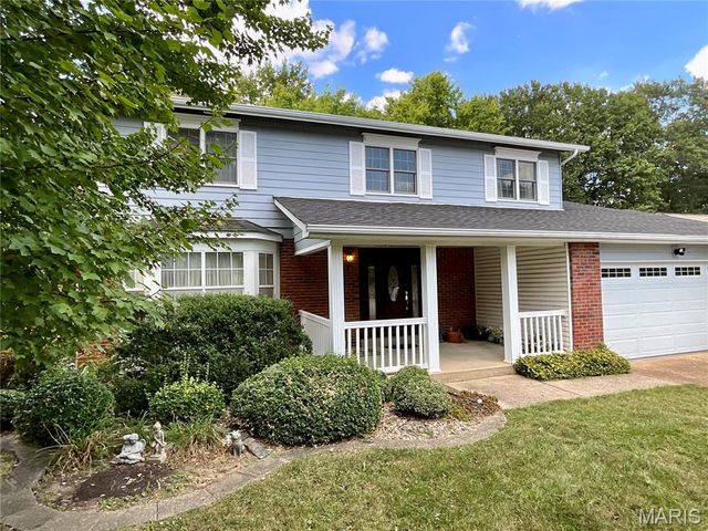 1615 Treetop Drive, St Charles, MO 63303