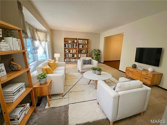 1615 Treetop Drive, St Charles, MO 63303