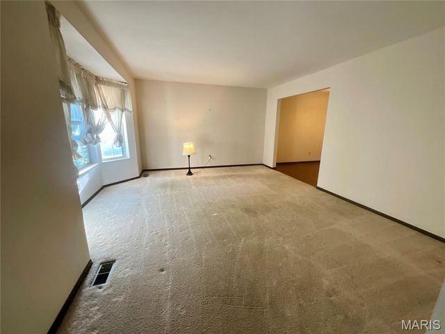 1615 Treetop Drive, St Charles, MO 63303