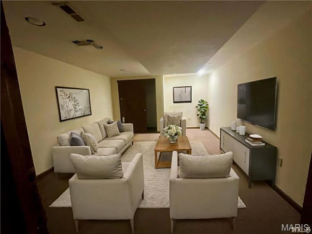 1615 Treetop Drive, St Charles, MO 63303