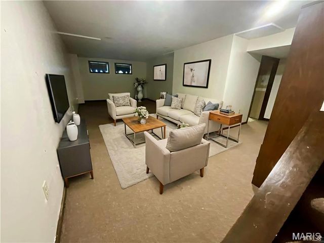 1615 Treetop Drive, St Charles, MO 63303