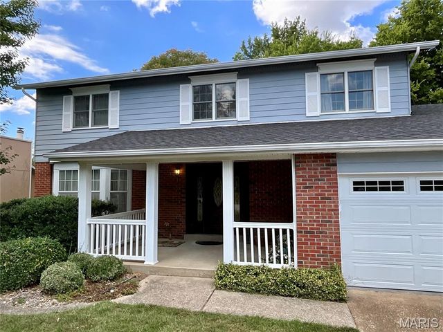 1615 Treetop Drive, St Charles, MO 63303