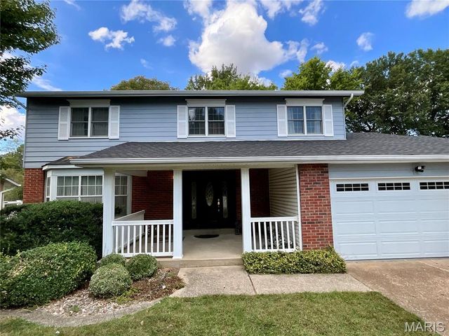 1615 Treetop Drive, St Charles, MO 63303