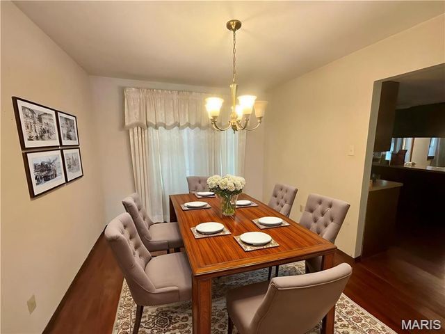 1615 Treetop Drive, St Charles, MO 63303