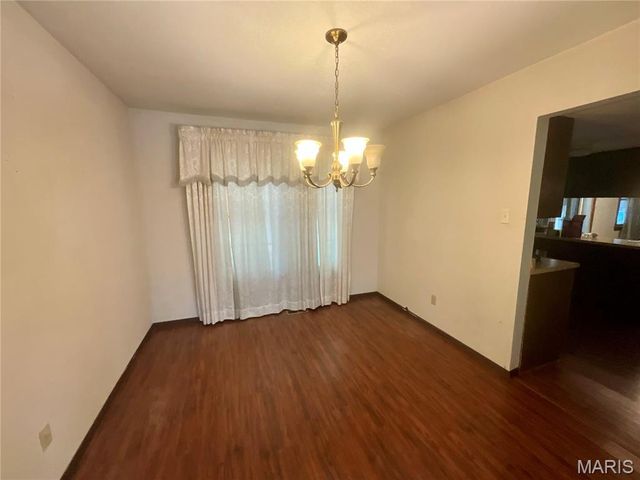 1615 Treetop Drive, St Charles, MO 63303