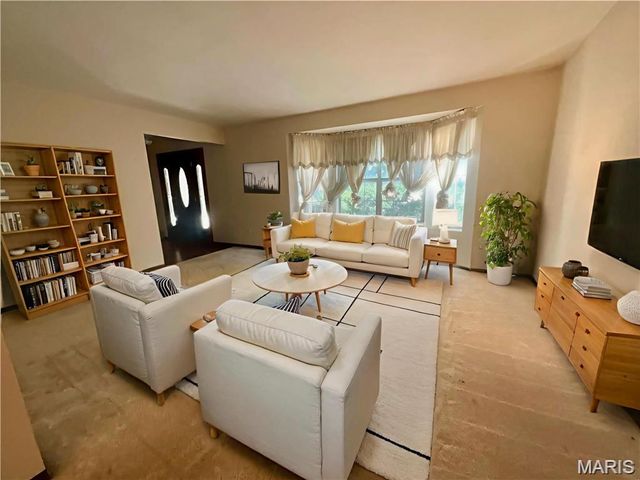 1615 Treetop Drive, St Charles, MO 63303