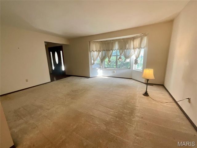 1615 Treetop Drive, St Charles, MO 63303