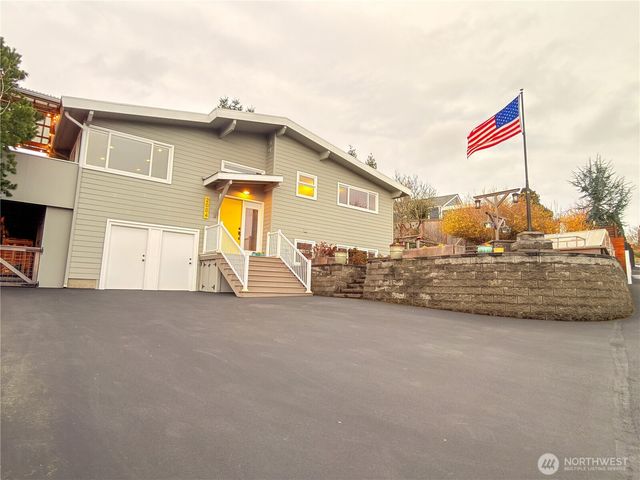 2004 SW 117th Place, Burien, WA 98146