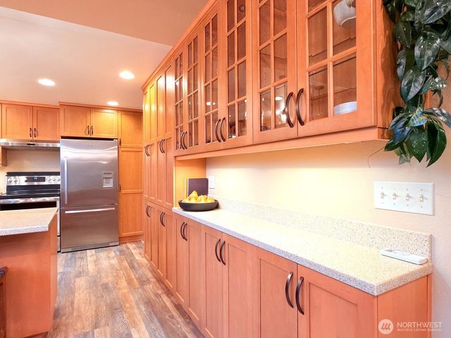 2004 SW 117th Place, Burien, WA 98146