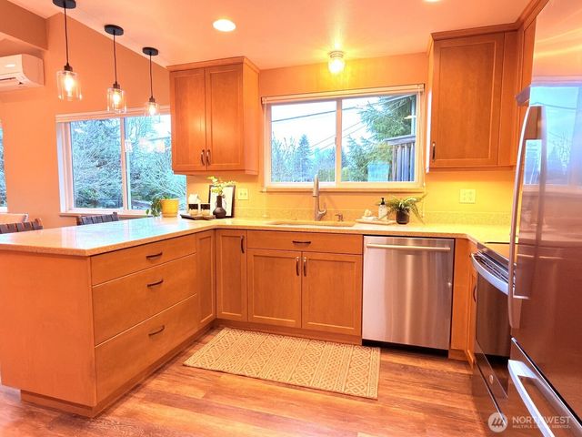 2004 SW 117th Place, Burien, WA 98146