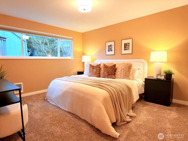 2004 SW 117th Place, Burien, WA 98146