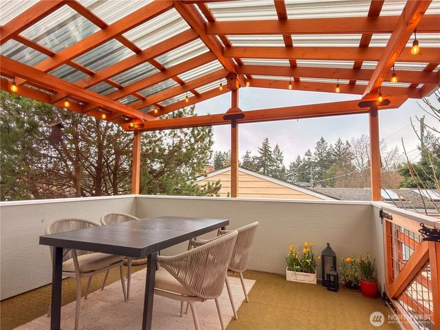 2004 SW 117th Place, Burien, WA 98146