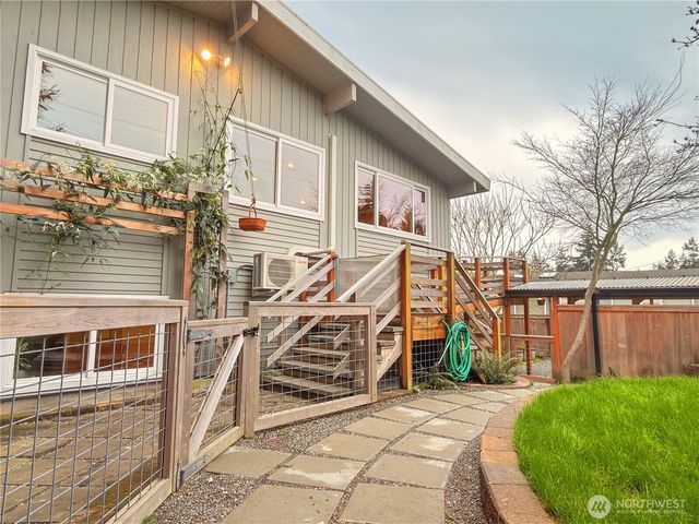 2004 SW 117th Place, Burien, WA 98146