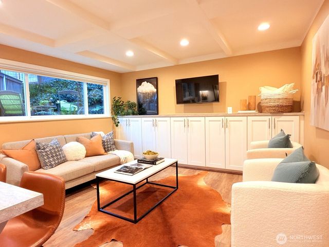 2004 SW 117th Place, Burien, WA 98146