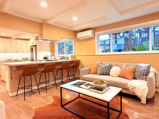 2004 SW 117th Place, Burien, WA 98146