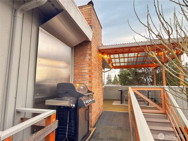 2004 SW 117th Place, Burien, WA 98146