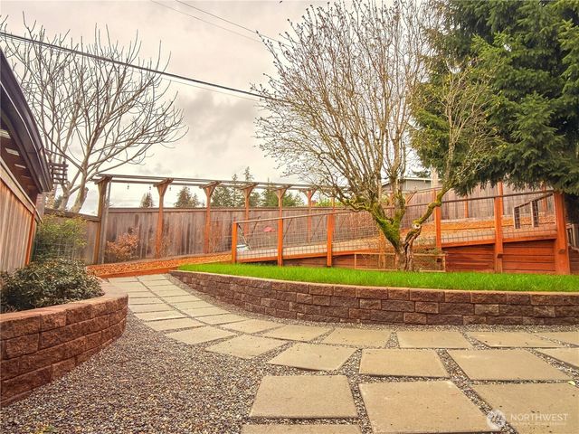 2004 SW 117th Place, Burien, WA 98146