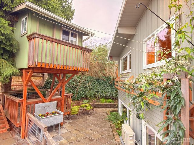 2004 SW 117th Place, Burien, WA 98146