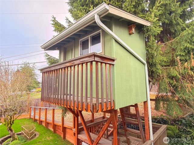 2004 SW 117th Place, Burien, WA 98146