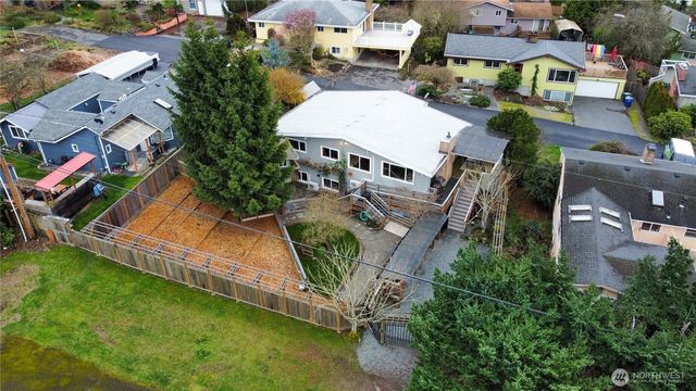 2004 SW 117th Place, Burien, WA 98146