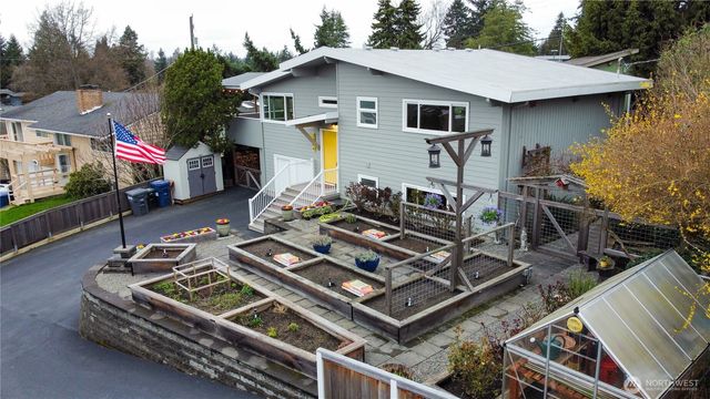 2004 SW 117th Place, Burien, WA 98146