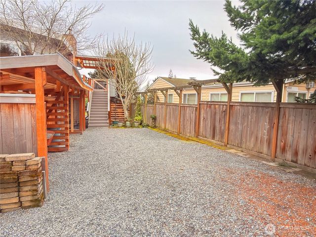 2004 SW 117th Place, Burien, WA 98146