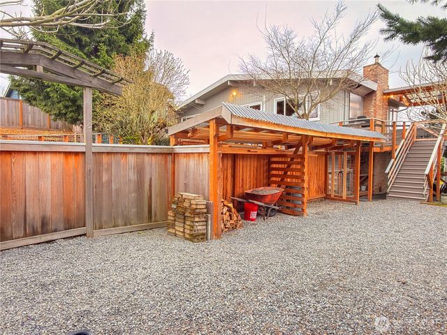 2004 SW 117th Place, Burien, WA 98146