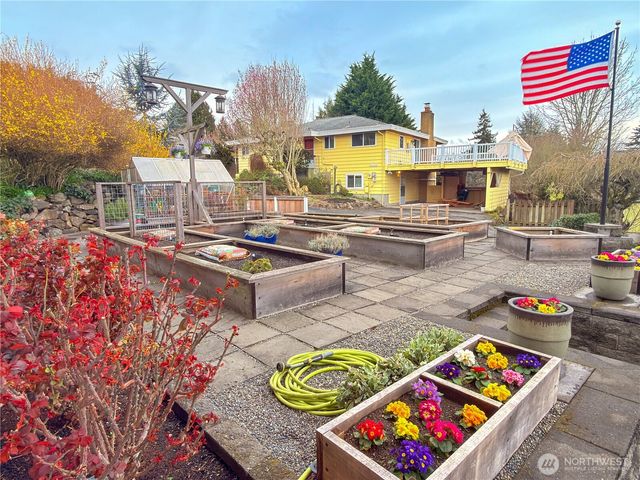 2004 SW 117th Place, Burien, WA 98146