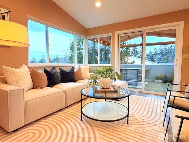 2004 SW 117th Place, Burien, WA 98146