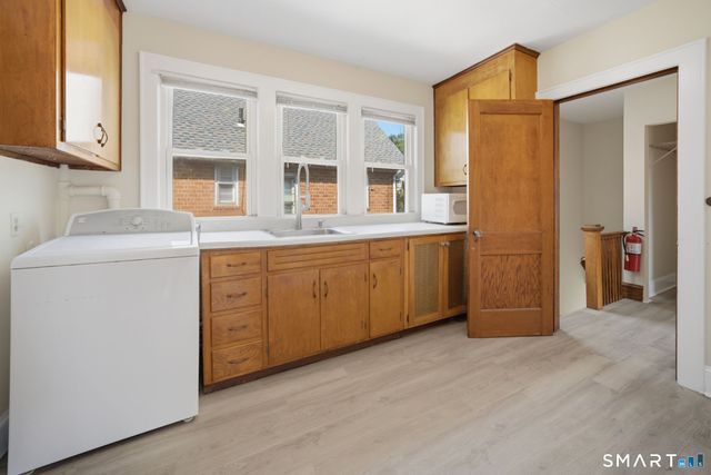 99 Thomas Street, West Hartford, CT 06119